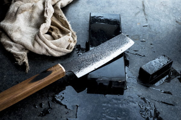 Jak usunąć i zapobiegać korozji noży
